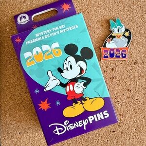Disney 2026 Mystery Box Enamel Pin - Daisy Duck